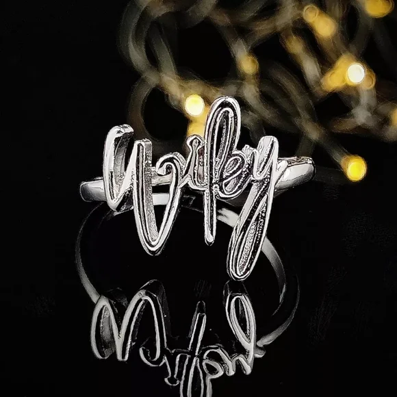 Trendy Wifey Ring - Picture 2 of 3